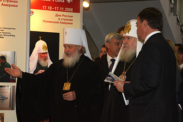 Патриарх Алексий II и митрополит Кирилл. Выставка 'Православная Русь', Москва, Манеж