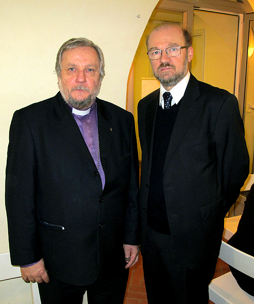 Епископ Церкви Ингрии Арри Кугаппи и помощник Председателя Совета Федерации Александр Щипков